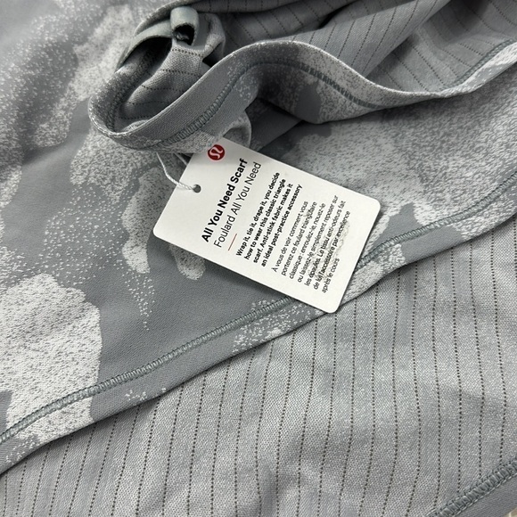 NWT Lululemon All You Need Scarf Heritage Speckle Camo Jacquard Rhino Grey - Picture 2 of 4